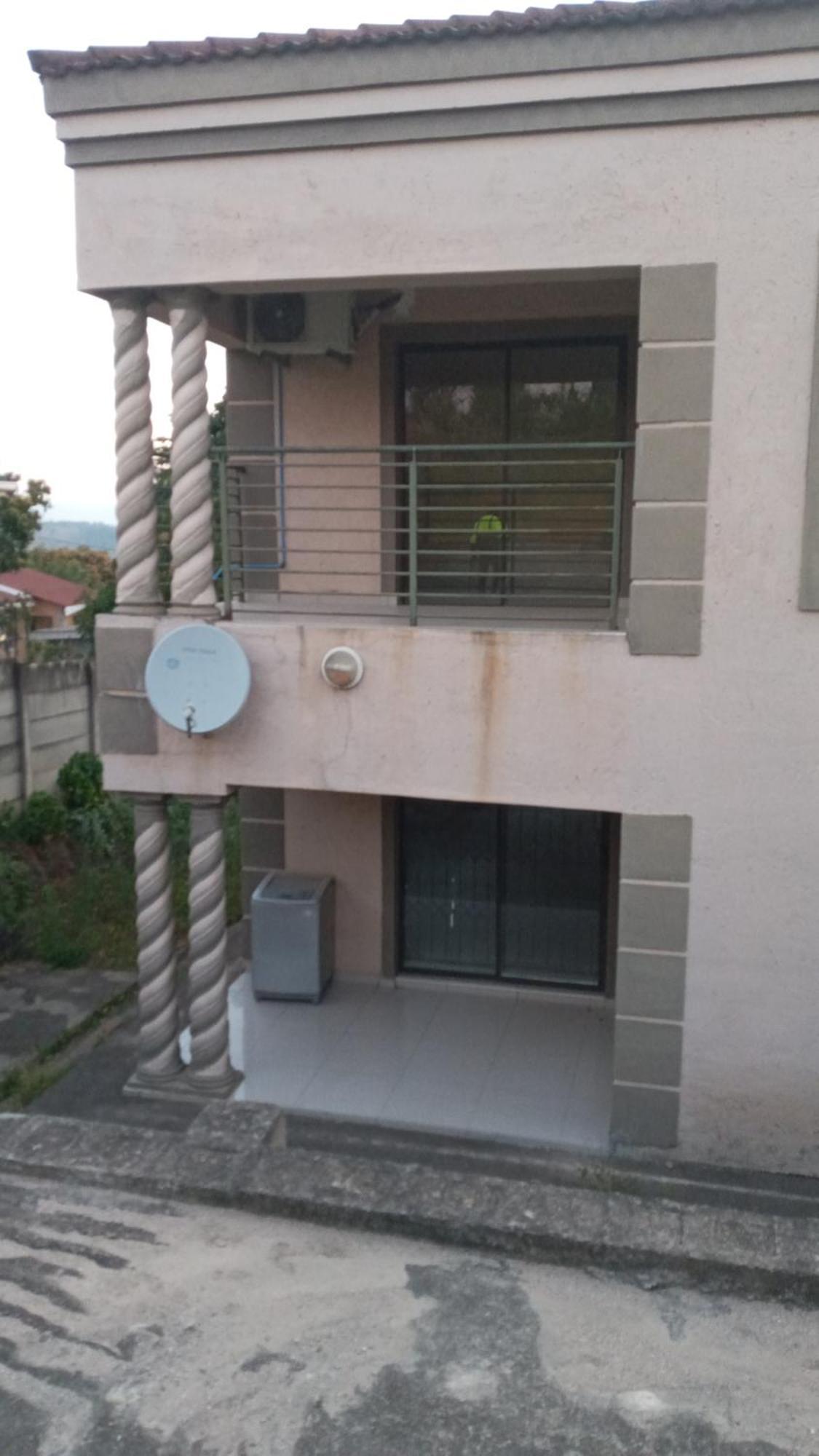 Zakhele Guest House 曼齐尼 外观 照片