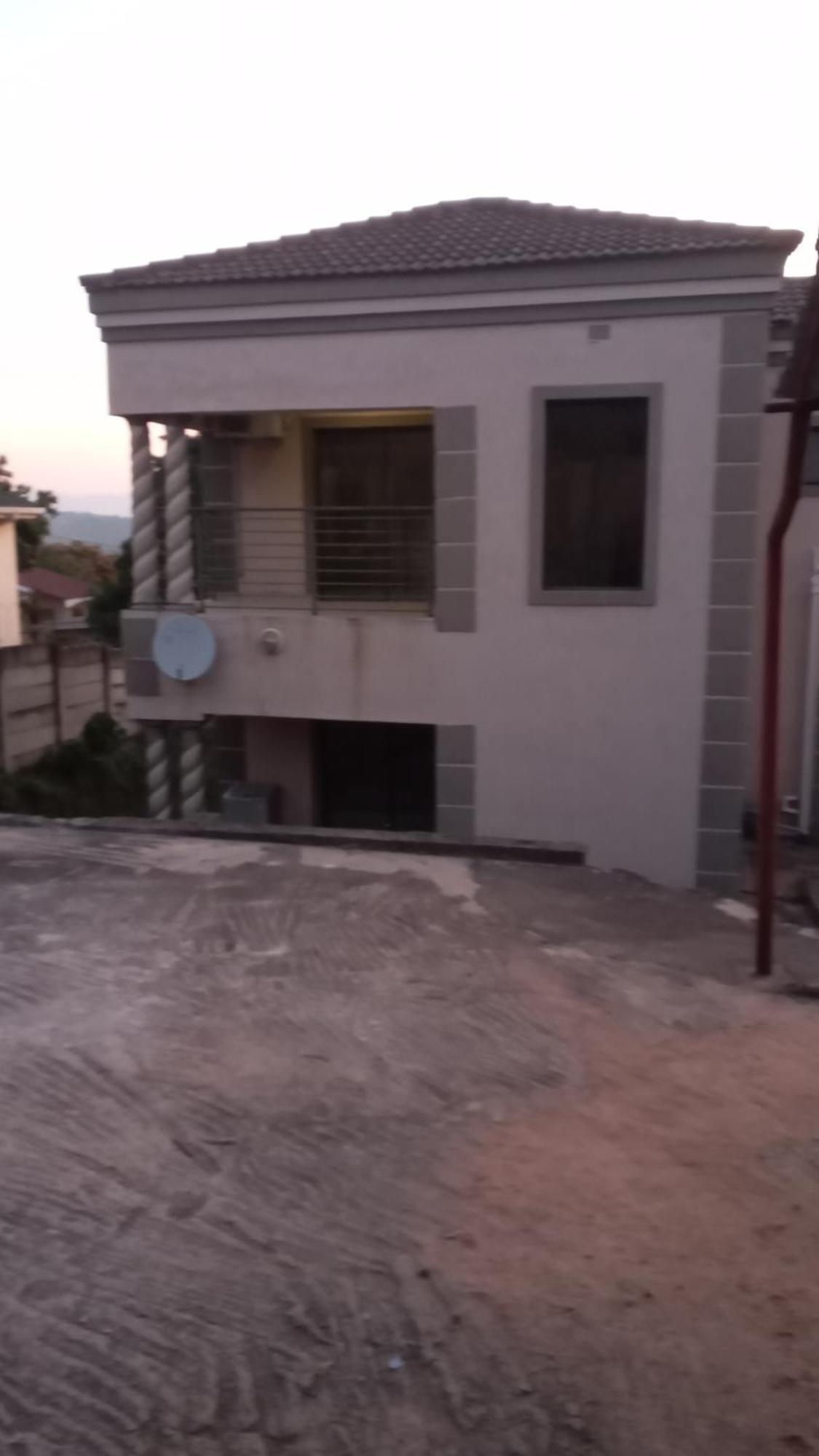 Zakhele Guest House 曼齐尼 外观 照片