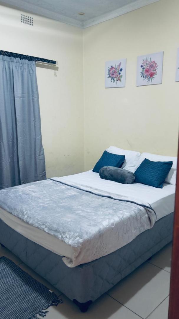 Zakhele Guest House 曼齐尼 外观 照片